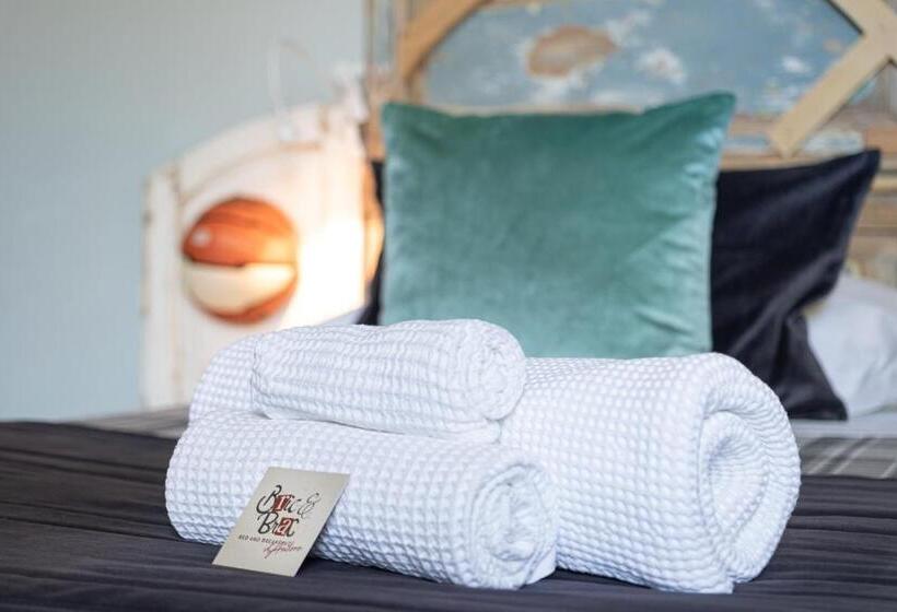 اتاق استاندارد سه نفره, Bed And Breakfast Bric & Brac