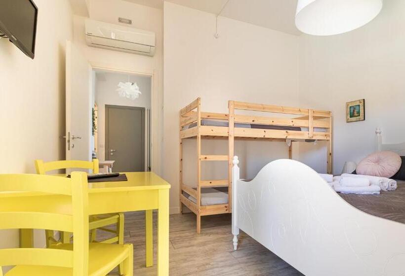 اتاق خانوادگی, Bed And Breakfast Bric & Brac