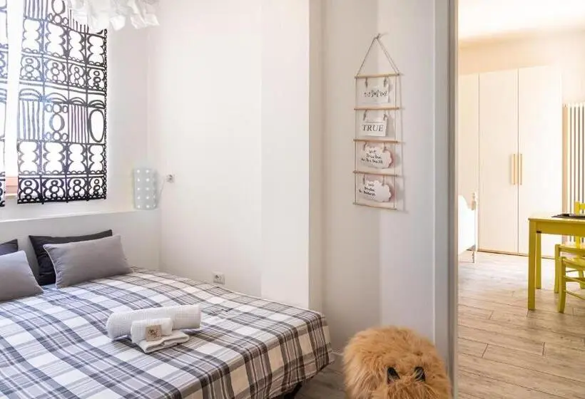 اتاق خانوادگی, Bed And Breakfast Bric & Brac