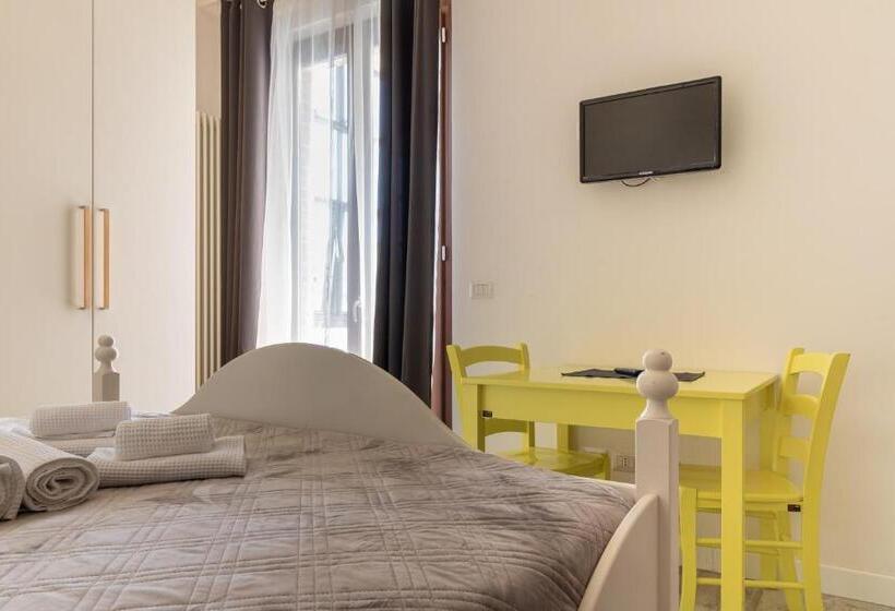 اتاق خانوادگی, Bed And Breakfast Bric & Brac