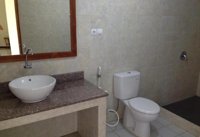 חדר משפחתי, Astina