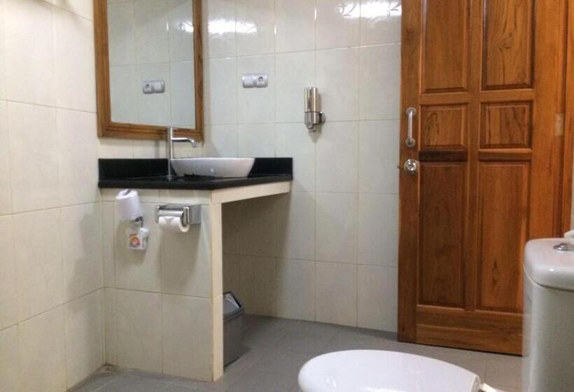 חדר סופריור, Astina