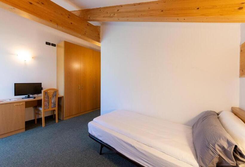 חדר סטנדרט יחיד, Flos