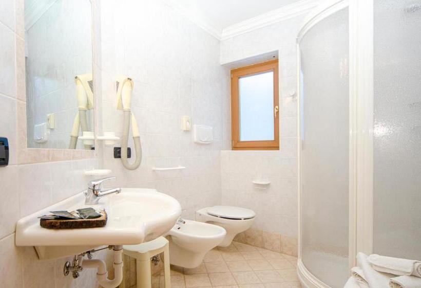 סוויטת ג'וניור, Flos