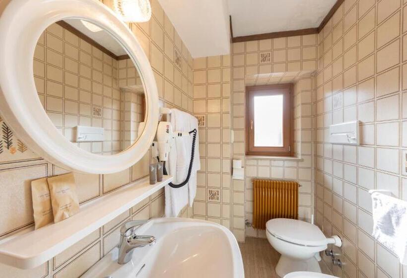 חדר אקונומי, Flos