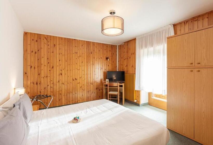 חדר אקונומי, Flos