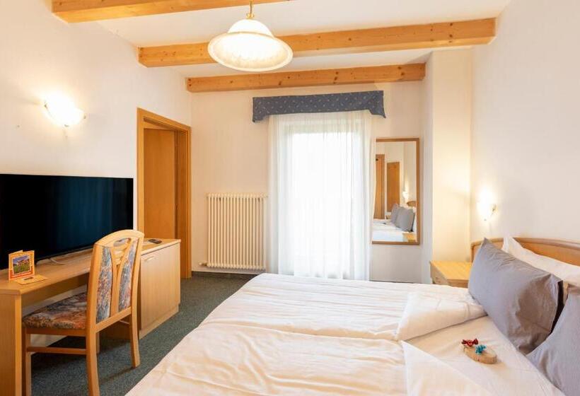 חדר סטנדרט, Flos