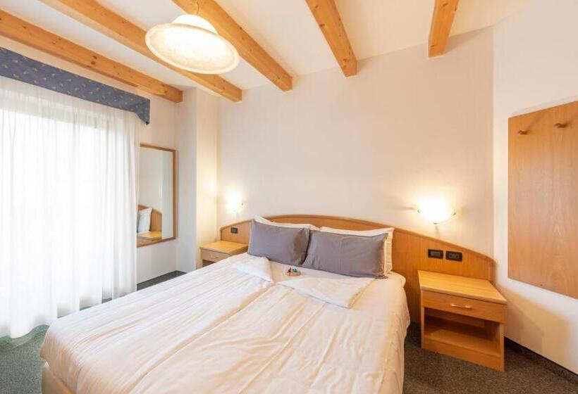 חדר סטנדרט, Flos