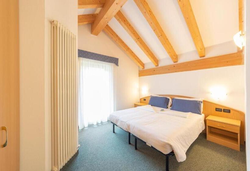 חדר סטנדרט, Flos