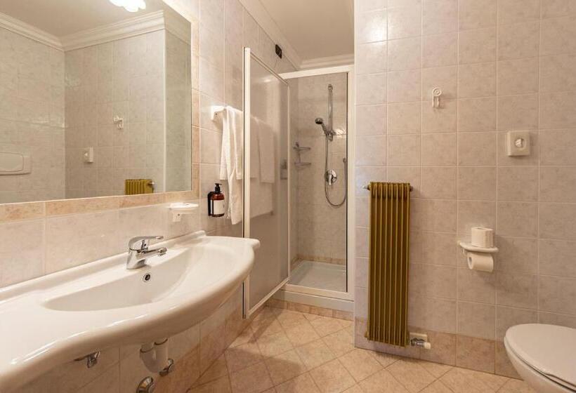 חדר קומפורט לשלושה, Flos