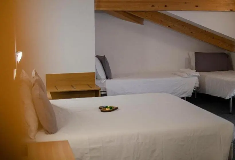 スーペリアの４人部屋, Flos