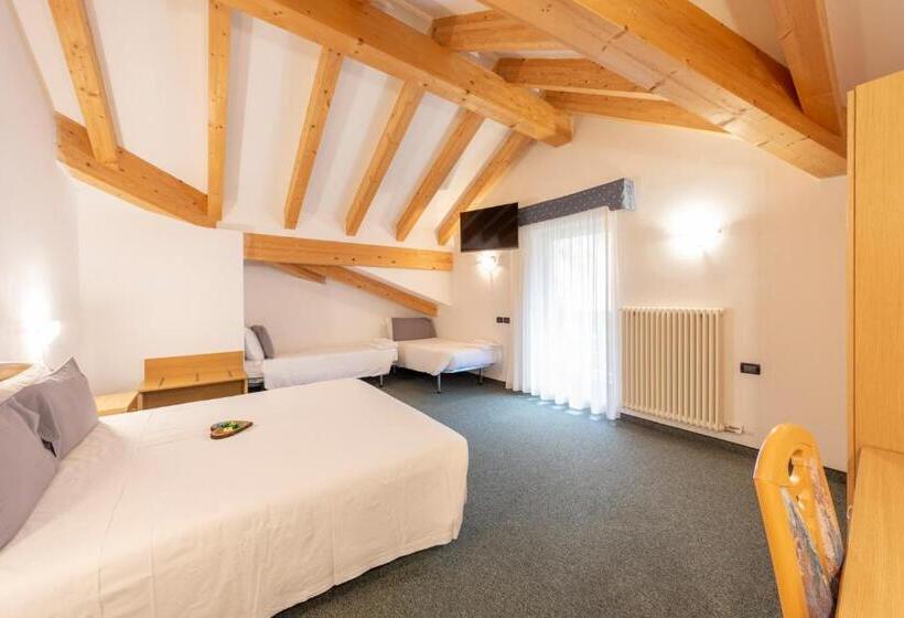 חדר סופריור לארבעה, Flos