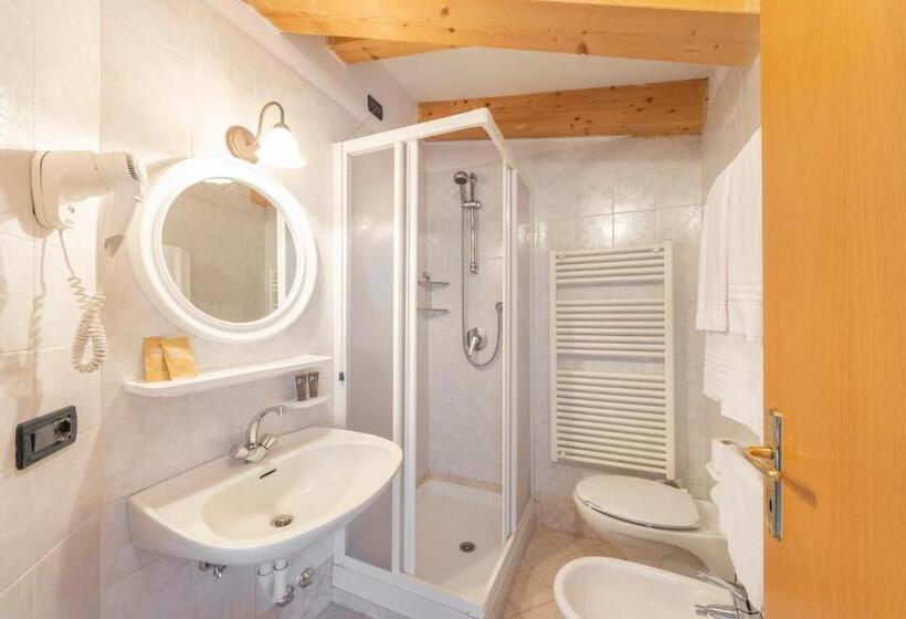 חדר אקונומי יחיד, Flos