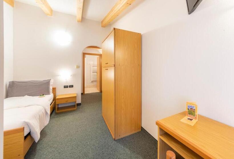 חדר אקונומי יחיד, Flos