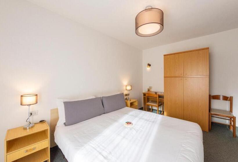 חדר בסיסי, Flos