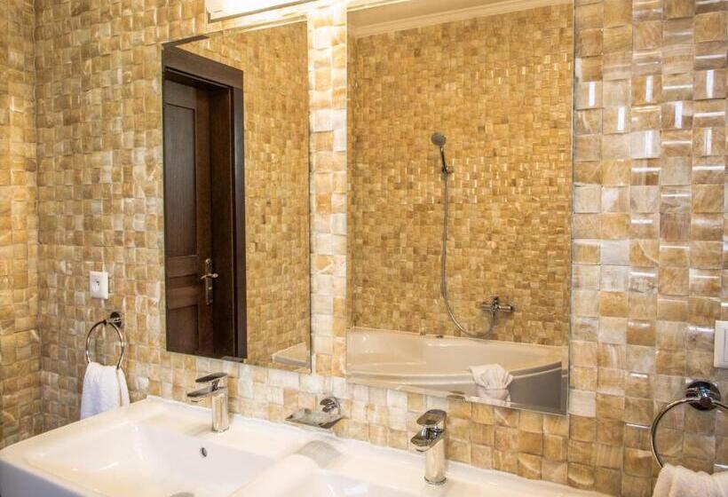 کلبه ییلاقی, Spring Chalet