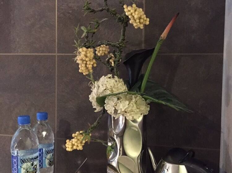 اتاق استاندارد سه نفره, California