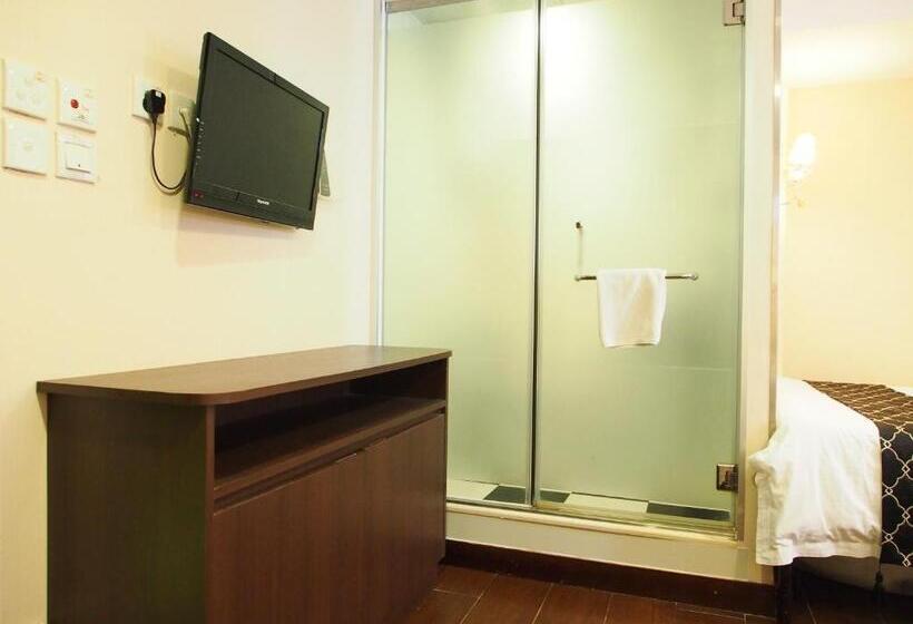 اتاق استاندارد سه نفره, California