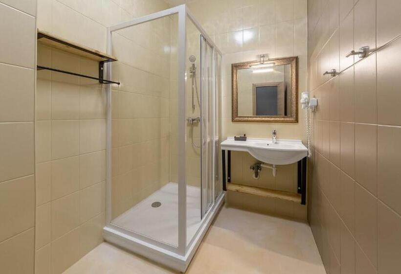 شقة غرفة واحدة, Hera