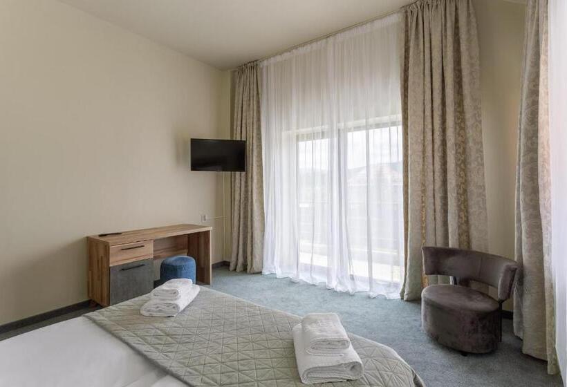 شقة غرفة واحدة, Hera