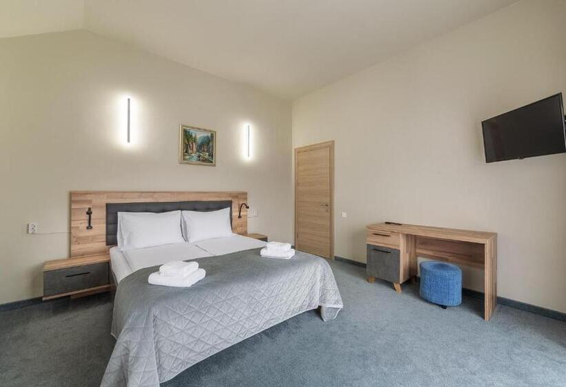 شقة غرفة واحدة, Hera