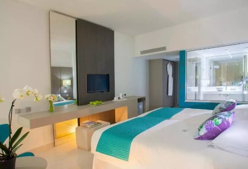 اتاق سوپریور با چشم‌انداز جانبی دریا, King Evelthon Beach Hotel & Resort
