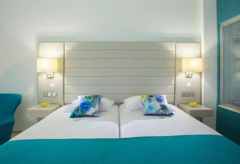 اتاق سوپریور با چشم‌انداز دریا, King Evelthon Beach Hotel & Resort