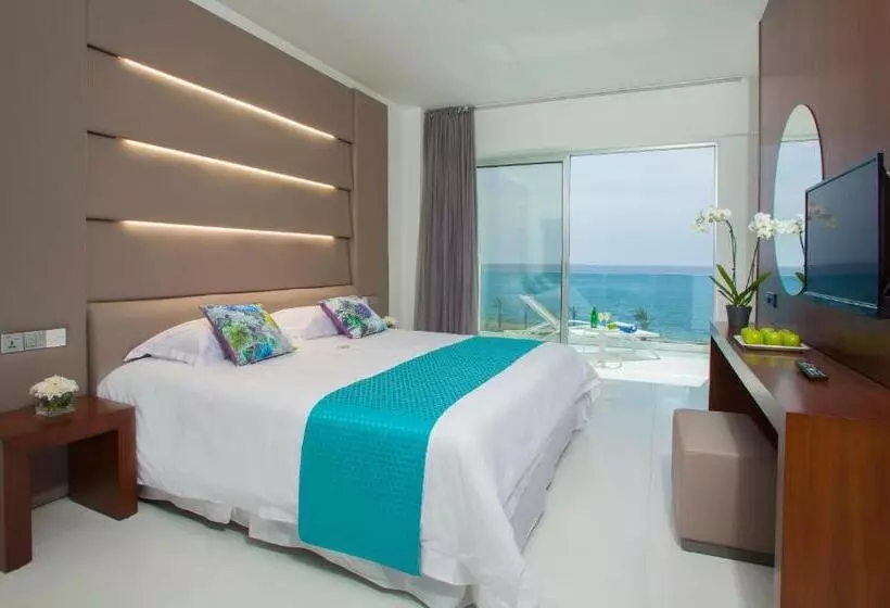 سوییت جونیور با چشم‌انداز دریا, King Evelthon Beach Hotel & Resort