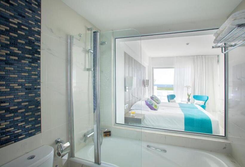 Standard swim-up room, King Evelthon Beach Hotel & Resort