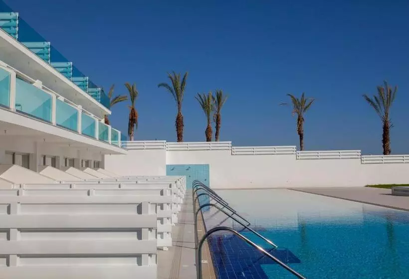 Standard swim-up room, King Evelthon Beach Hotel & Resort