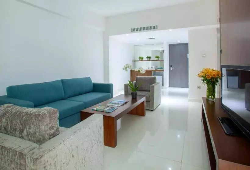 سوئیت با تخت بزرگ, King Evelthon Beach Hotel & Resort