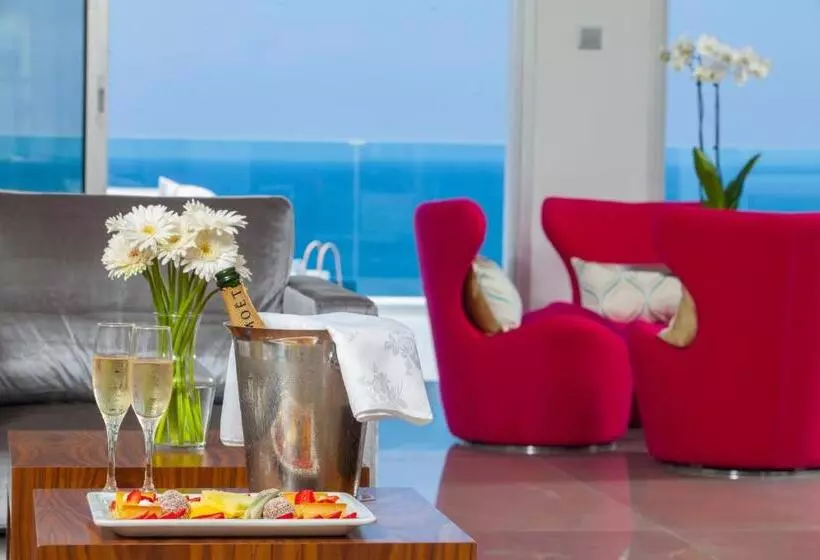 سوئیت پرزیدنت, King Evelthon Beach Hotel & Resort