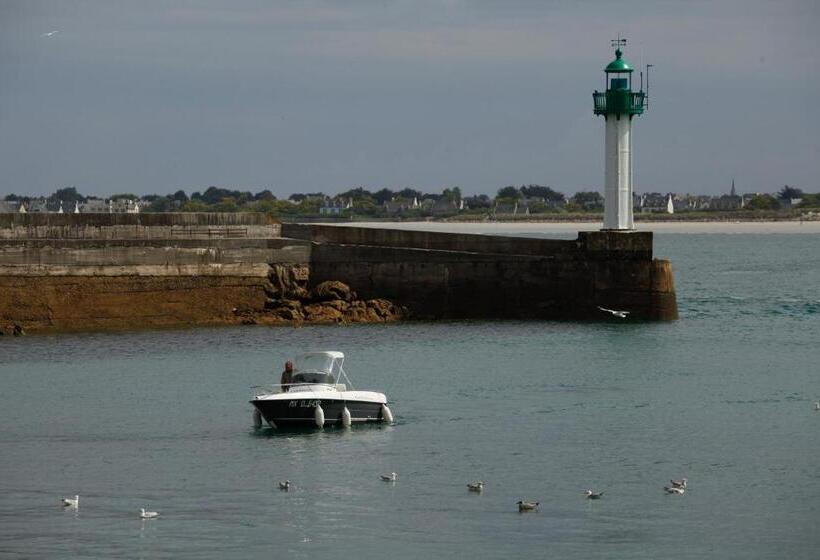 Quarto Clássico com Vistas, La Marine