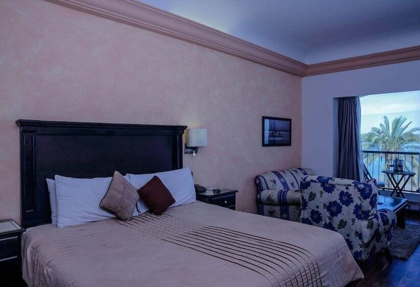 جناح, La Posada Hotel & Beach Club