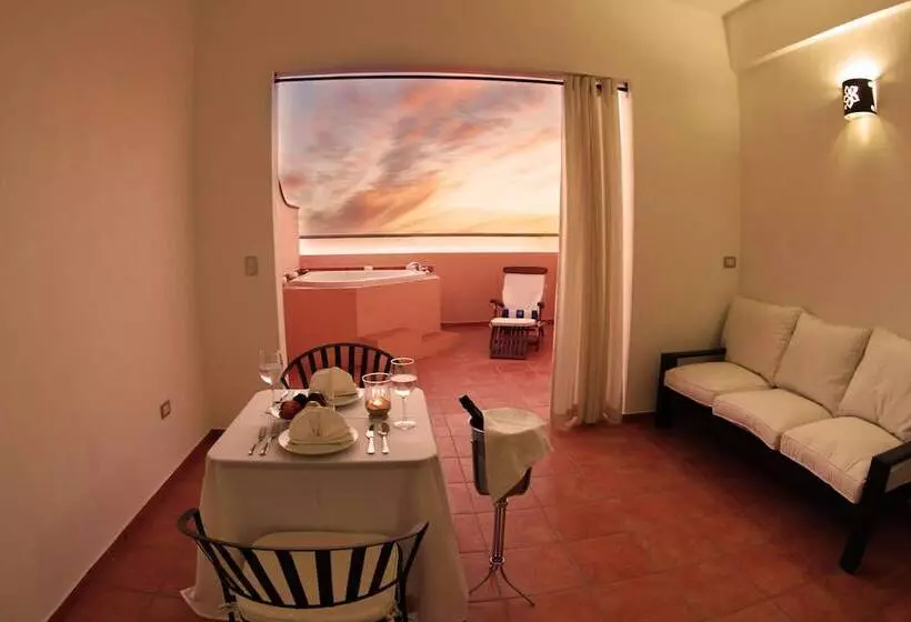 سوییت, La Posada Hotel & Beach Club