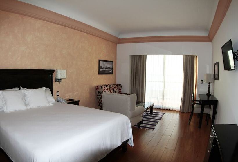 جناح, La Posada Hotel & Beach Club