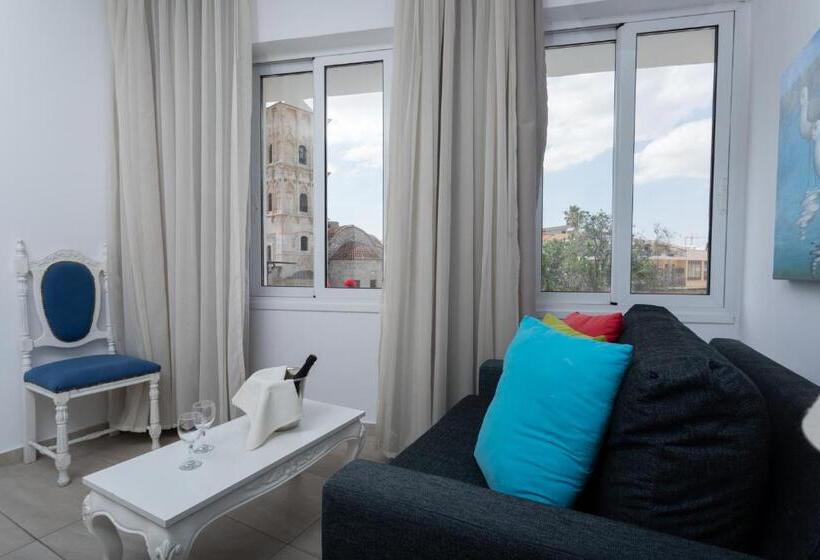 اتاق اجرایی, Opera