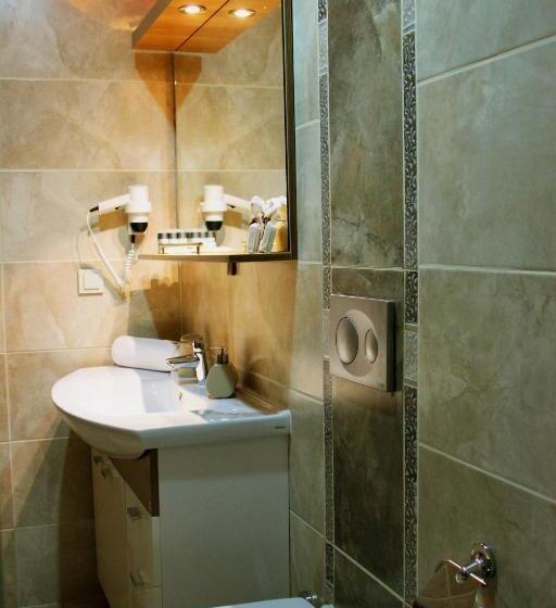 جناح عائلي, Papirus