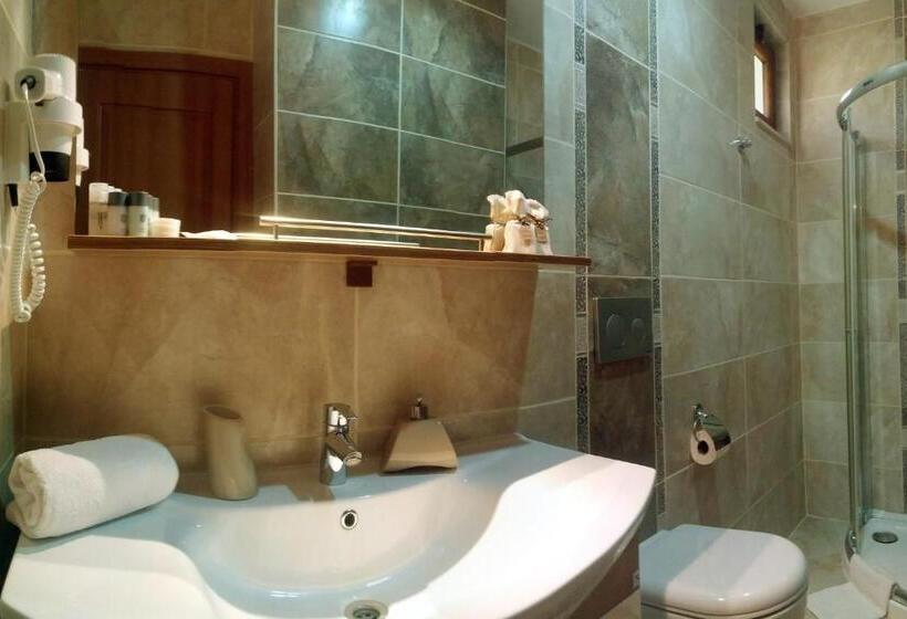 جناح عائلي, Papirus