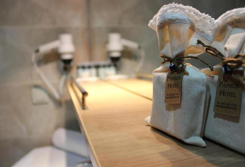 جناح عائلي, Papirus