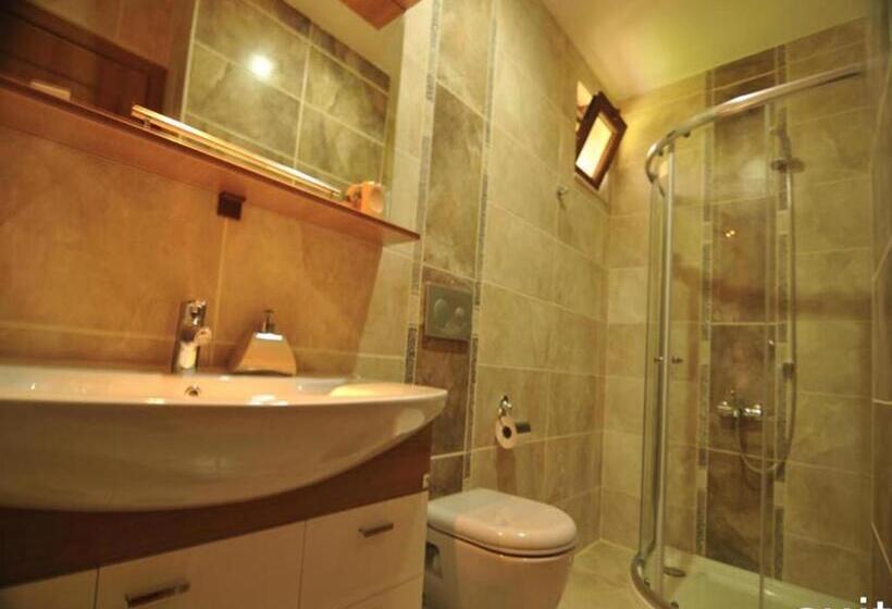 جناح عائلي, Papirus