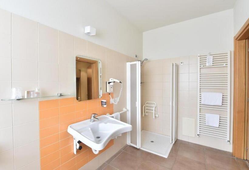 舒适型房间, Tati