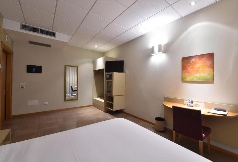 舒适型房间, Tati