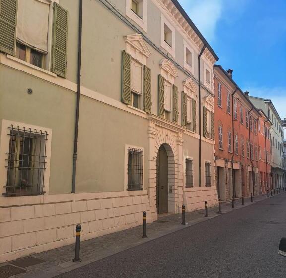 低层单卧公寓, Tati