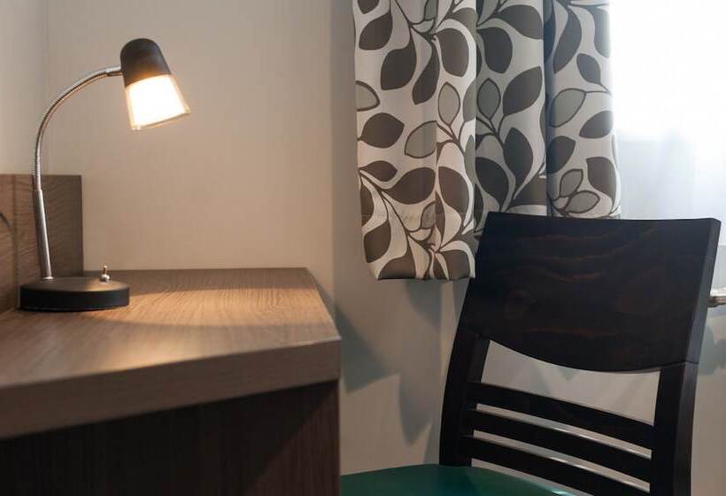 חדר משפחתי, The Originals City, L Haut  Aile, Coquelles Calais Tunnel S/manche L Hautaile