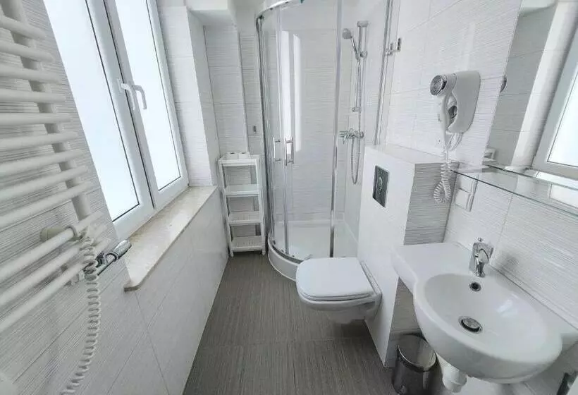 اتاق استاندارد سه نفره, Villa Flaming