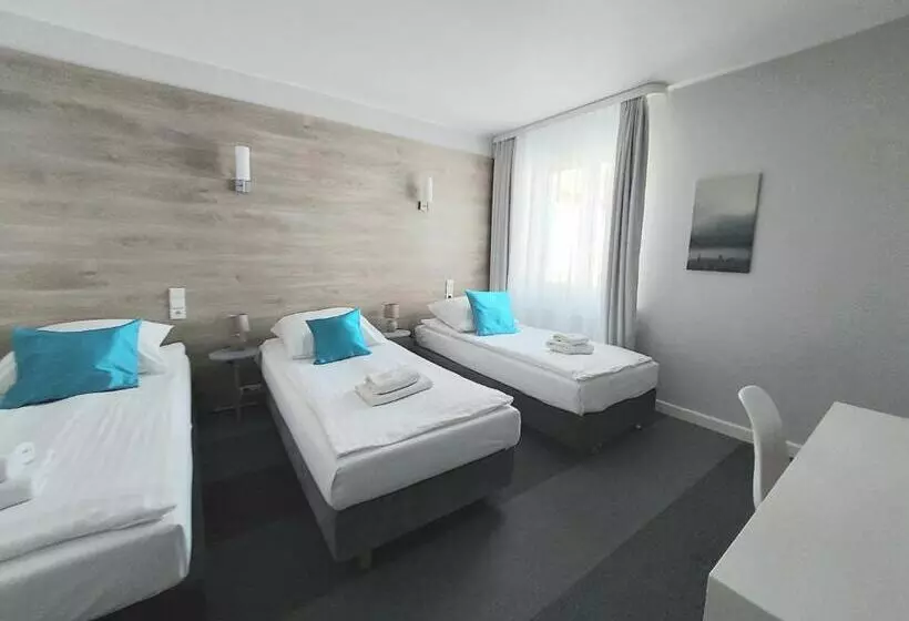 اتاق استاندارد سه نفره, Villa Flaming