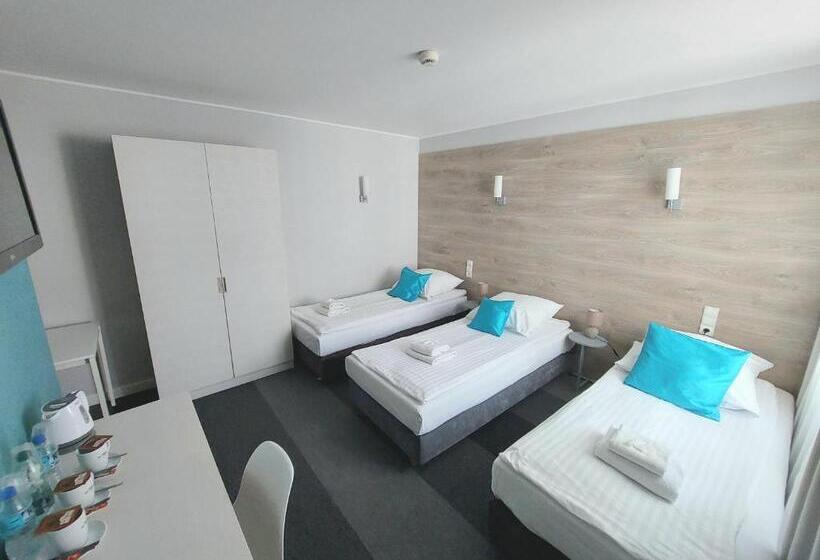 اتاق استاندارد سه نفره, Villa Flaming