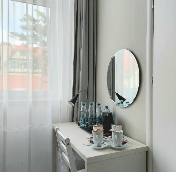 اتاق خانوادگی, Villa Flaming