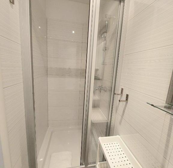 اتاق خانوادگی, Villa Flaming